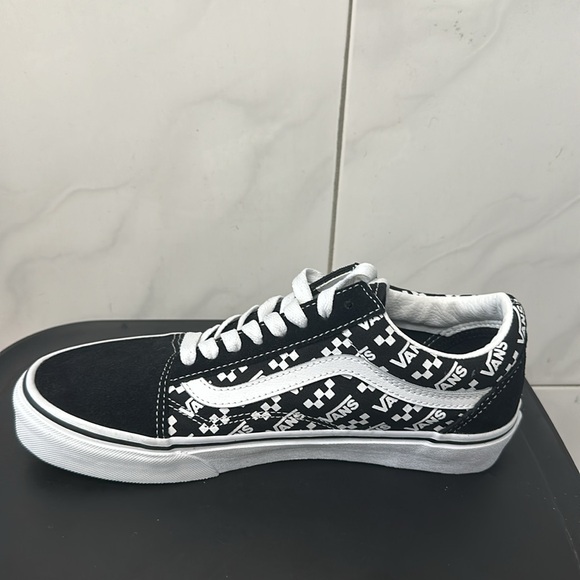 Vans Old Skool Sneakers - Picture 9 of 11